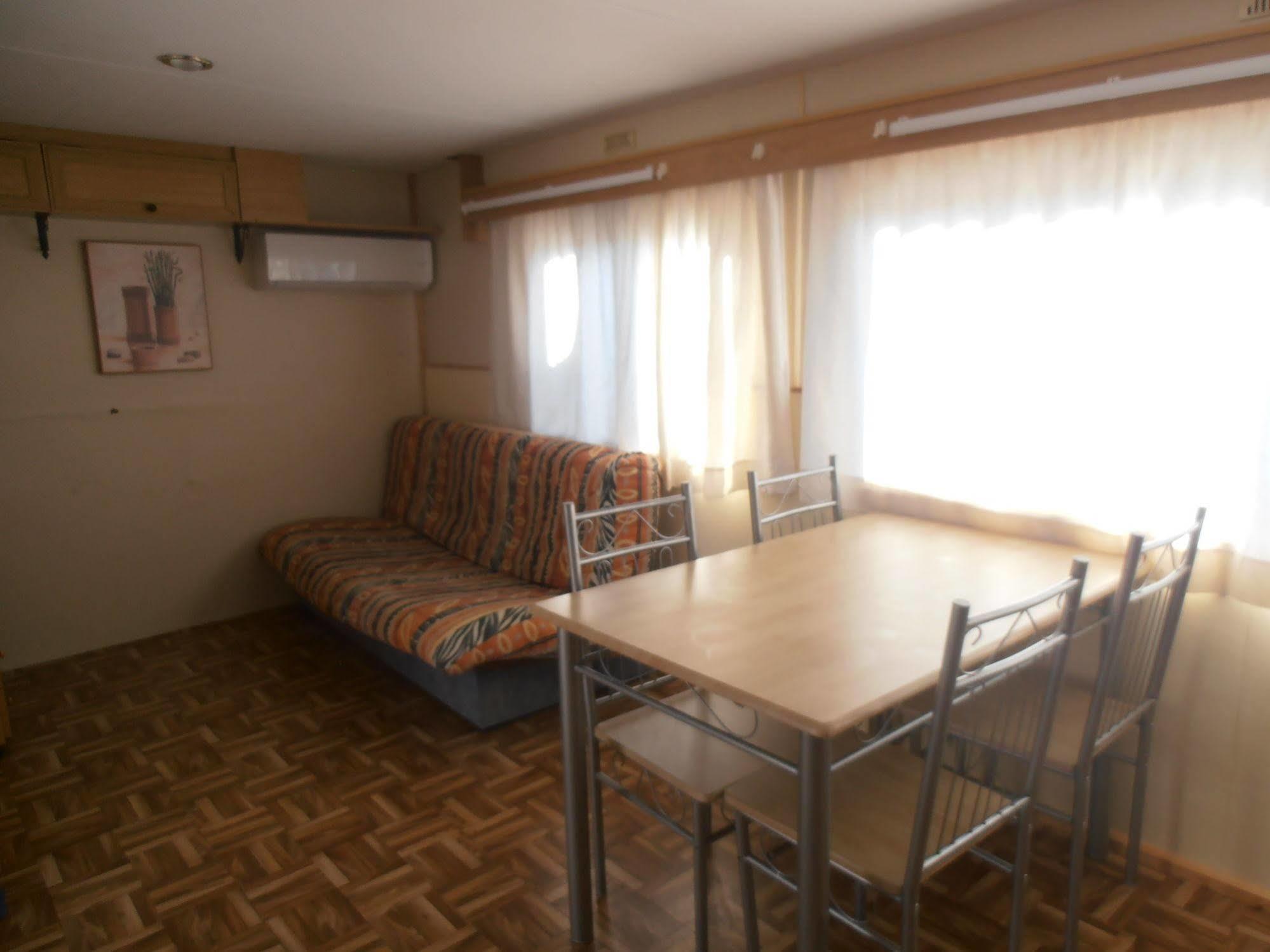 Oasis Country Park Hotel Rugat Buitenkant foto